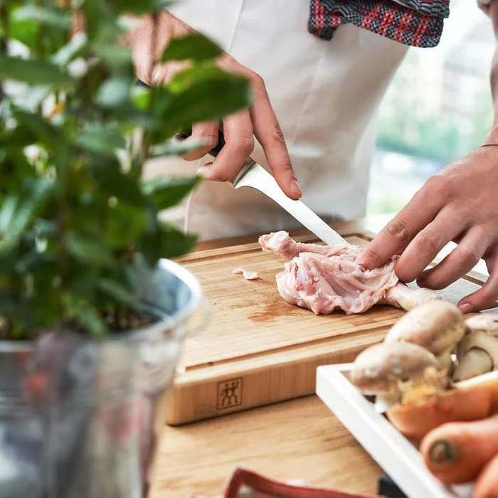 Zwilling Ausbeinmesser Professional S 31024-141, Schwarz, 14cm Klinge Starr 2 Zwilling Ausbeinmesser Professional S 31024-141, Schwarz, 14cm Klinge Starr – Bild 2